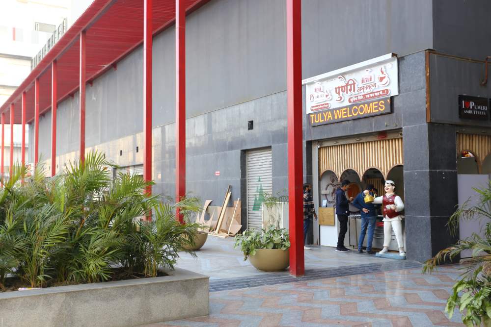 Gaur City Center High-street Shopping Arcade